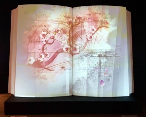 ネイキッドのデジタルアートオブジェ『NAKED BIG BOOK』展示 | 隈研吾デザイン監修の角川武蔵野ミュージアム