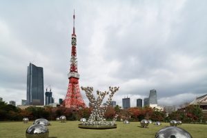 「ルイ・ヴィトン×草間彌生」のコラボが東京の街をジャック-渋谷スクランブル交差点や新宿3Dビジョン、芝公園などにインスタレーション