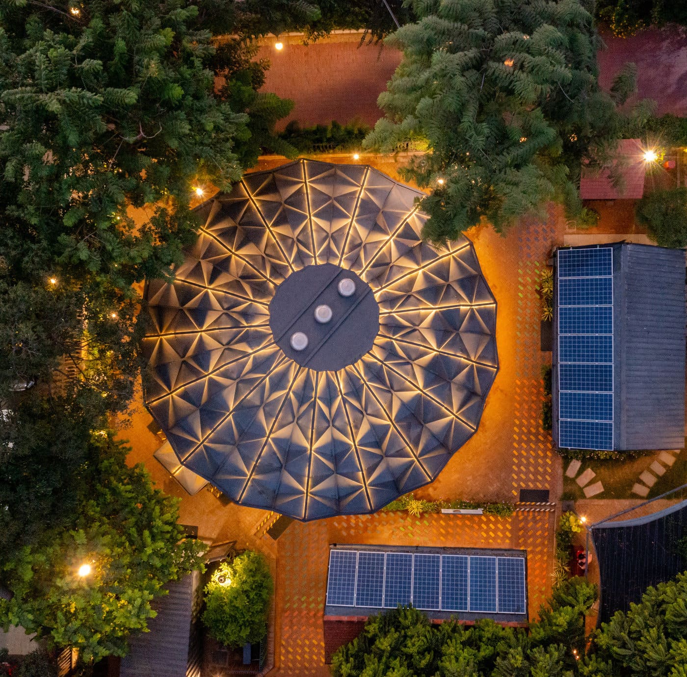 アンドブラック・デザインスタジオが手掛ける多機能プレハブ