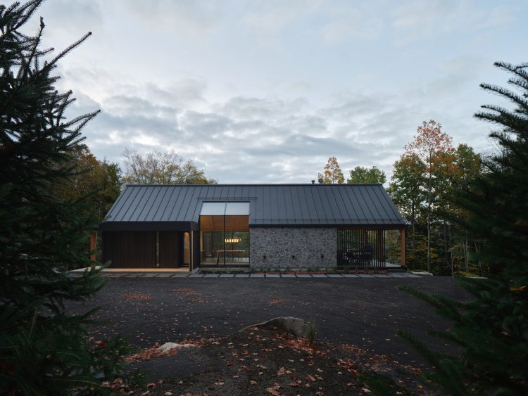  adf-web-magazine-mountainside-residence-bromont-12.jpg