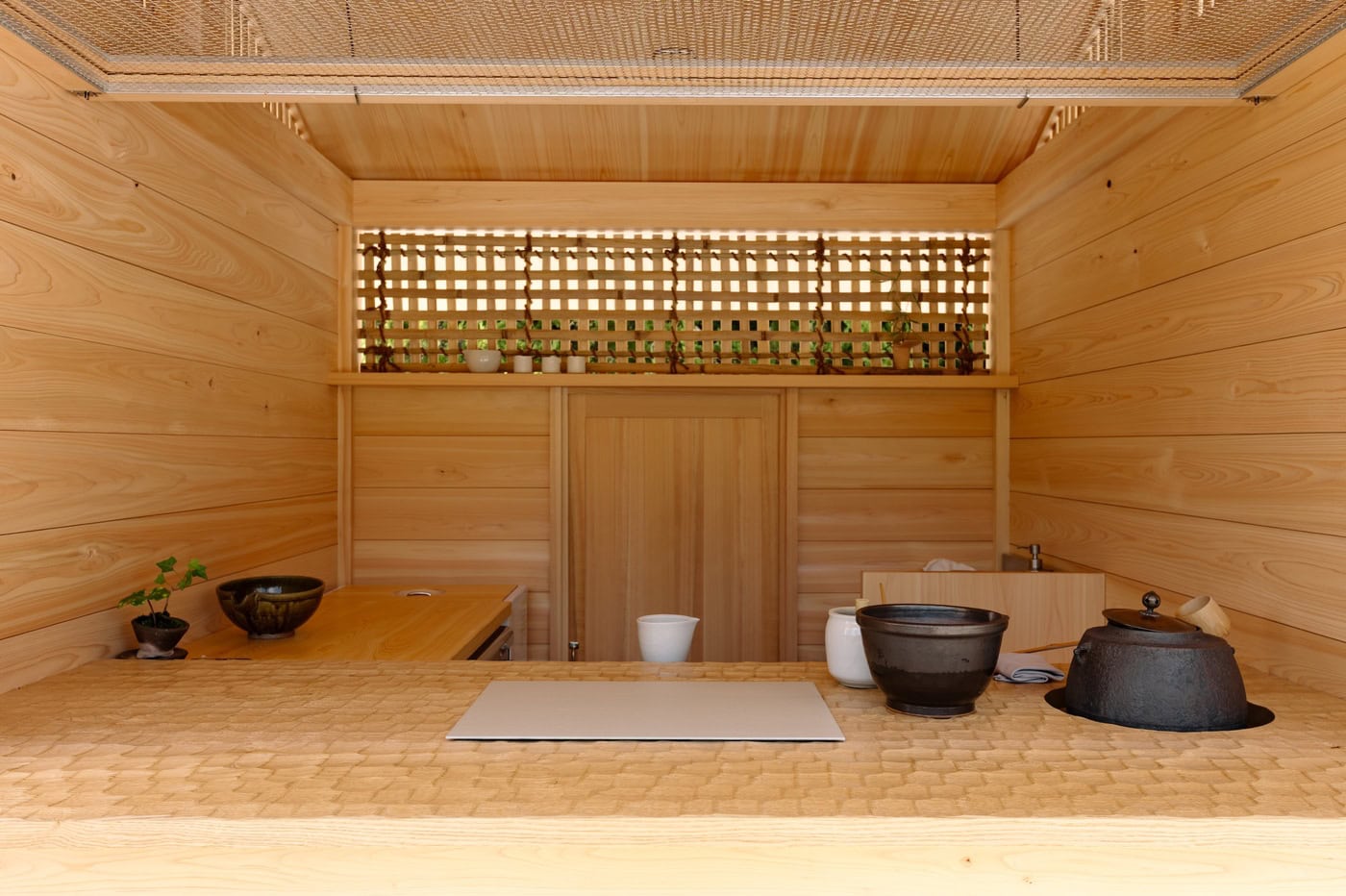 ひろしま国際建築祭2025」公式カタログ・尾道市立美術館「ナイン