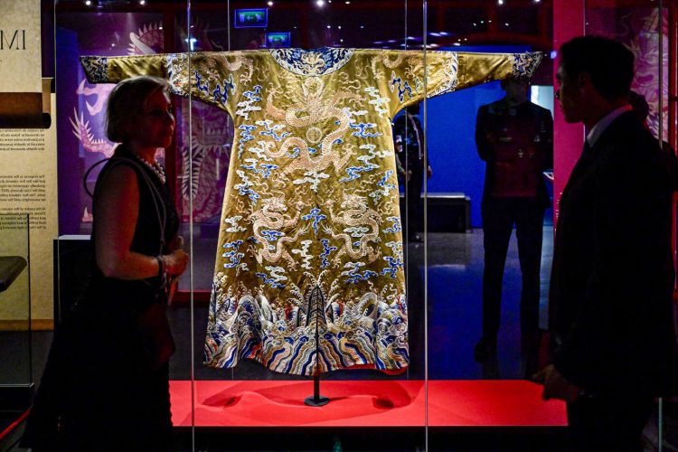 adf-web-magazine-dragons-in-paris-7