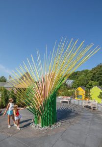 デザインスタジオNEONによるアメリカ・ネブラスカのキネティック彫刻「Chorus Ventus」