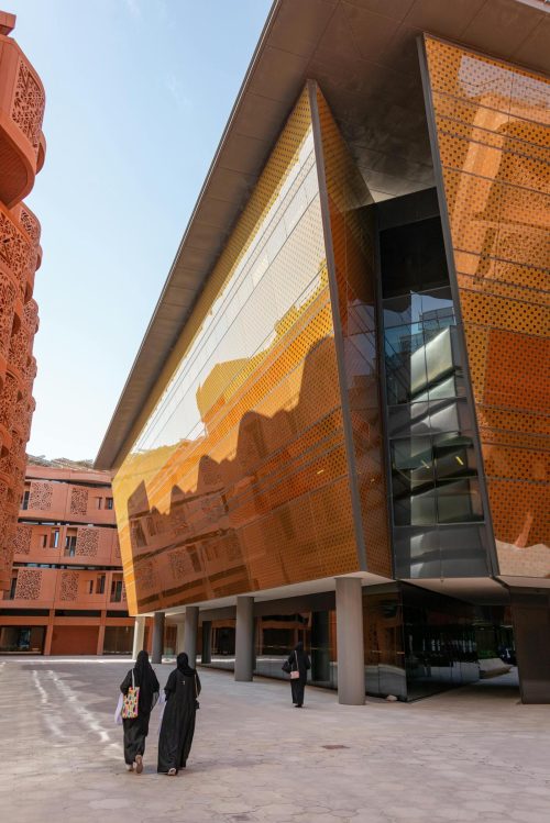 adf-web-magazine-designing-for-the-non-human-architecture-and-spaces-for-artificial-lifeforms-masdar-city-building