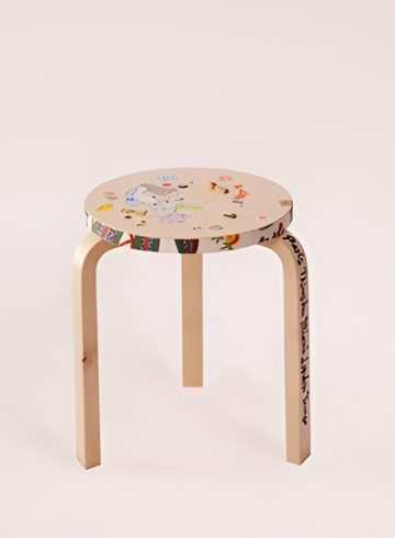 adf-web-magazine-maarket-one-stool-one-story-16