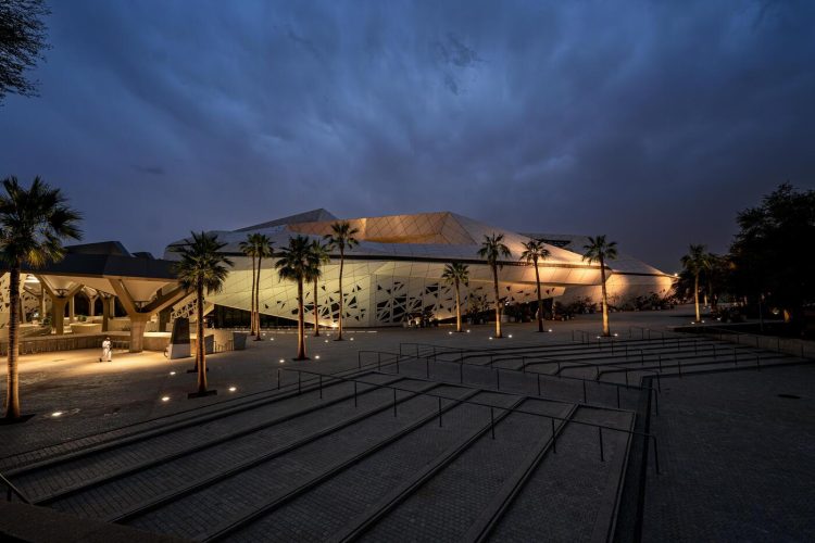 adf-web-magazine-la-meduse-black-gold-museum-20